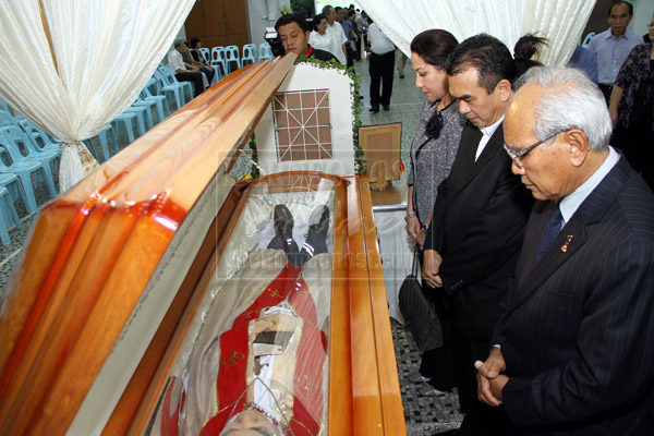 Bishop Made’s funeral today *photo updated | Borneo Post Online