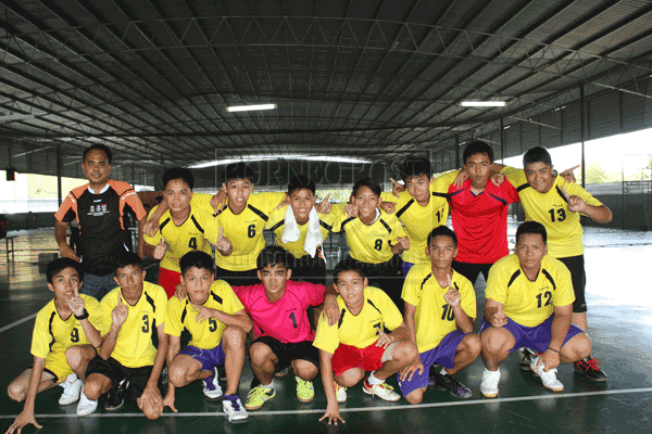 Cagers help school handball team to first win | Borneo ...