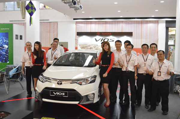Umw Toyota Kicks Off Hari Raya Promotion Roadshows In Kuching