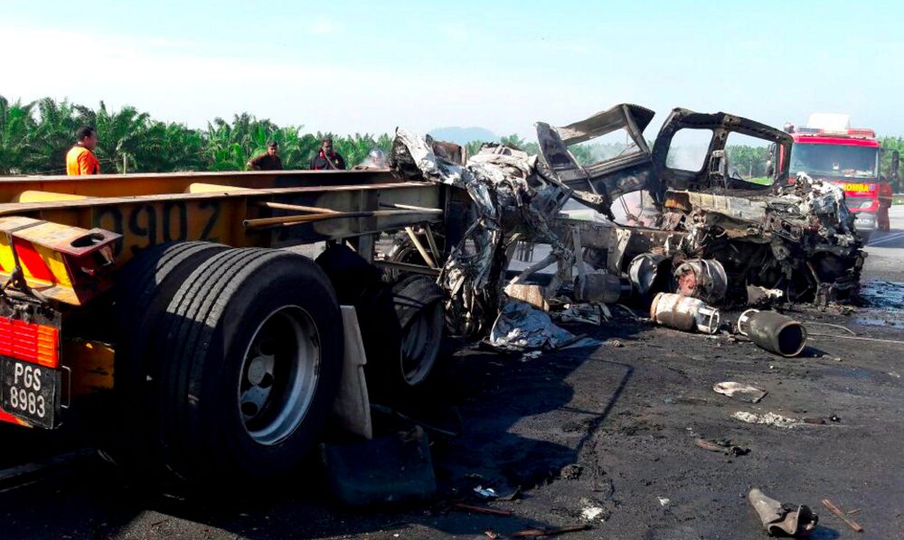 Lorry Driver S Body Bisected After Three Lorry Collision