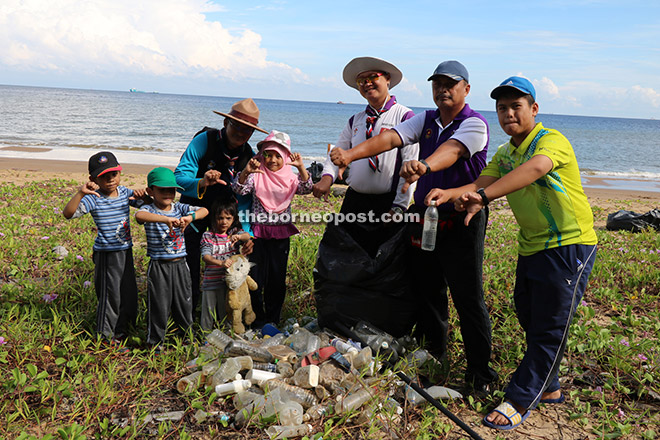 Marina Bay beach clean-up scoops over 350kg rubbish | Borneo Post Online
