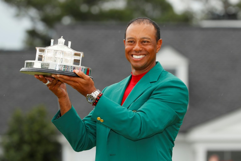 Tiger wins 15th major title with spectacular Masters victory | Borneo ...