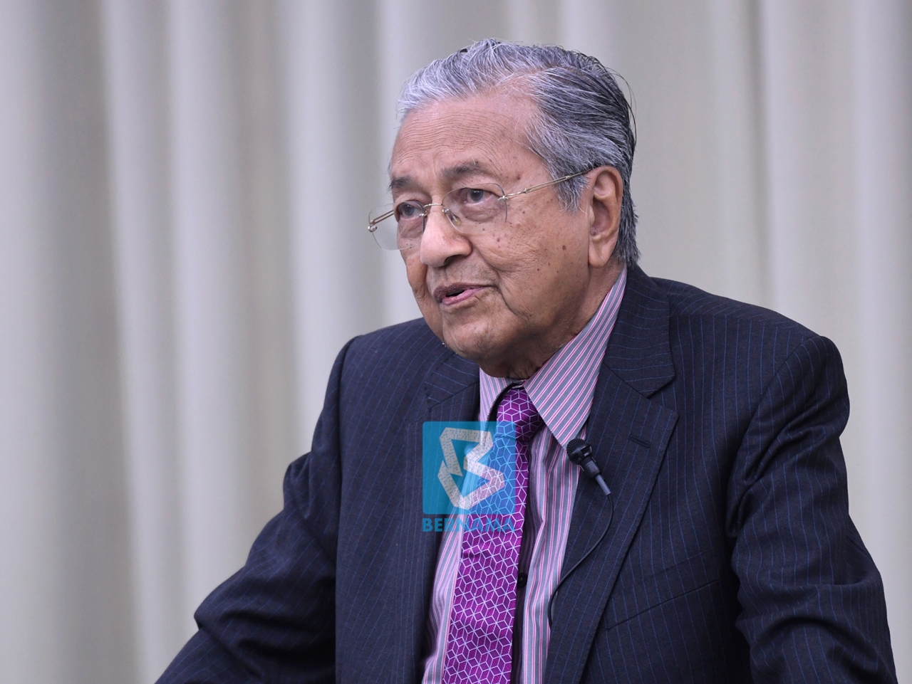 Features of Charismatic Leadership Mahathir Mohamad
