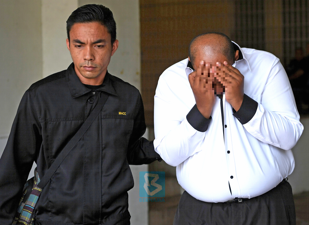 Magistrate under remand on suspicion of taking bribes