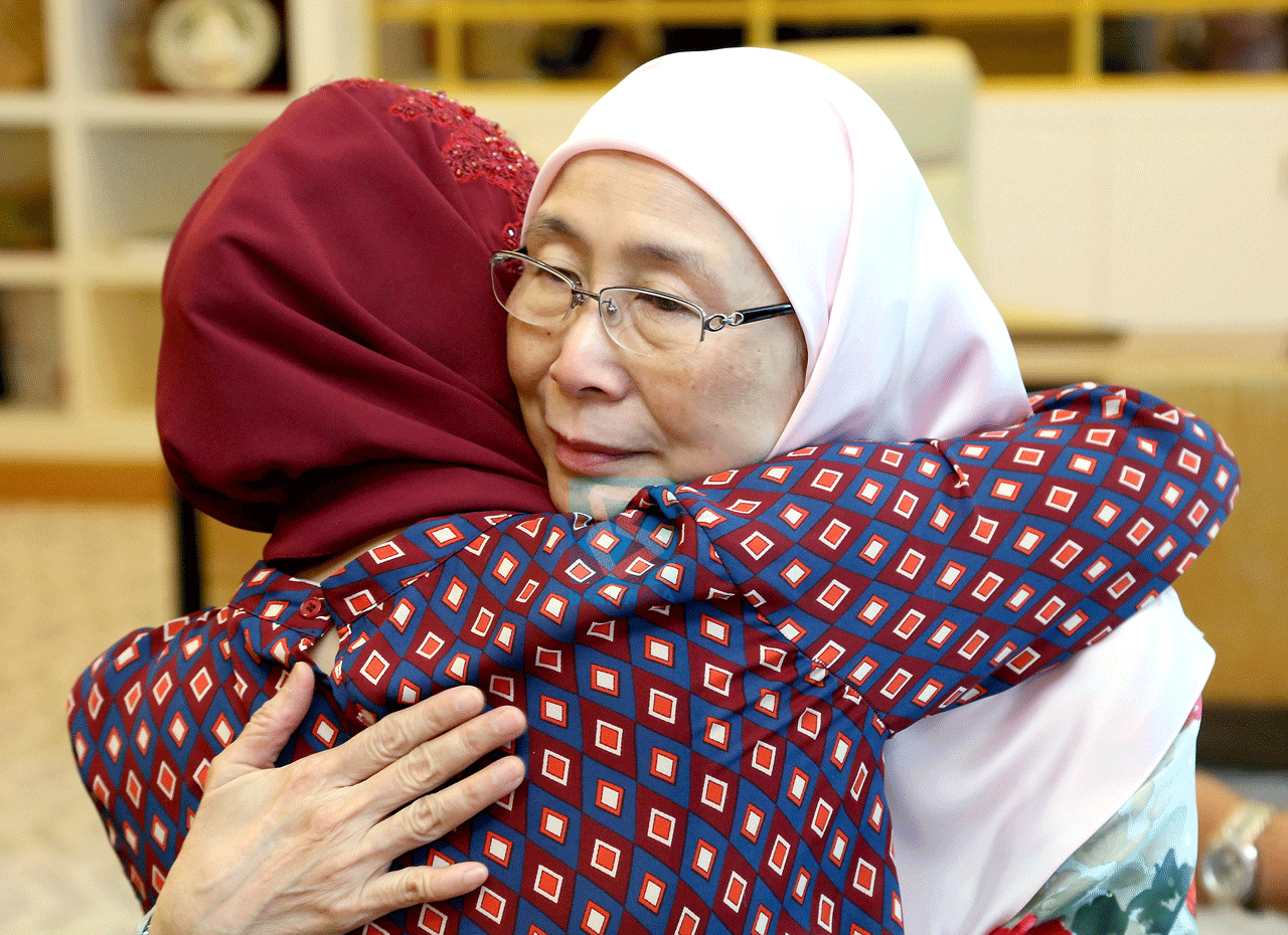 Dr Wan Azizah Bids Farewell To Ministry Staff