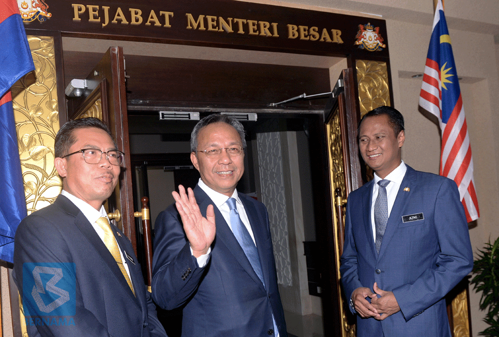 Johor Menteri Besar Officially Starts Duty