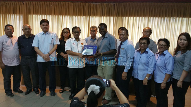 Churches receive grants from Unifor | Borneo Post Online