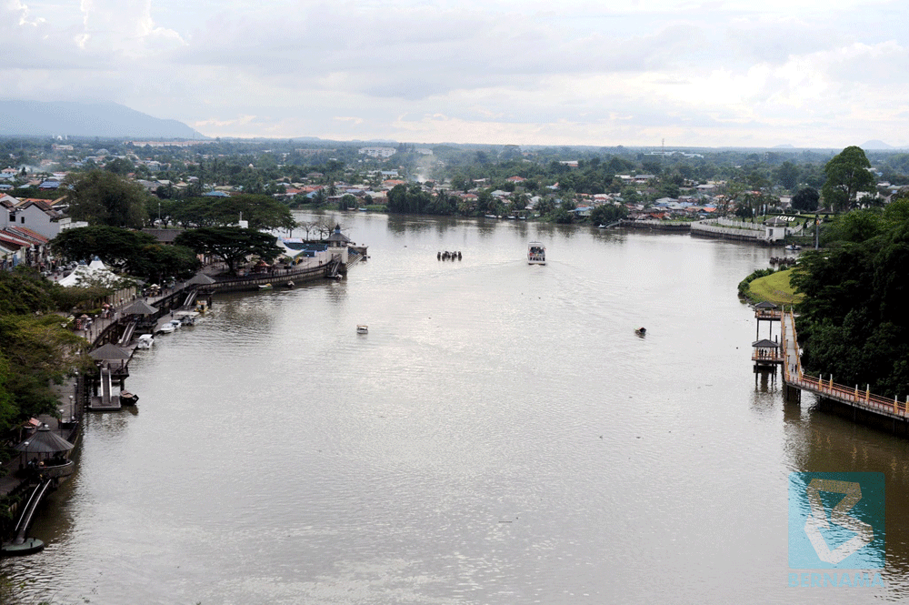 Srb Working To Flush Sarawak River Water Level Upstream In Anticipation Of King Tide Later Today