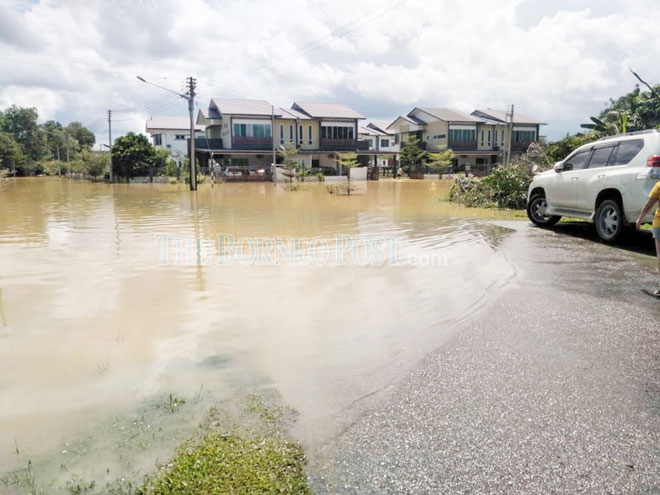 Bintulu Flood Evacuees Make Their Way Home As Situation Improves