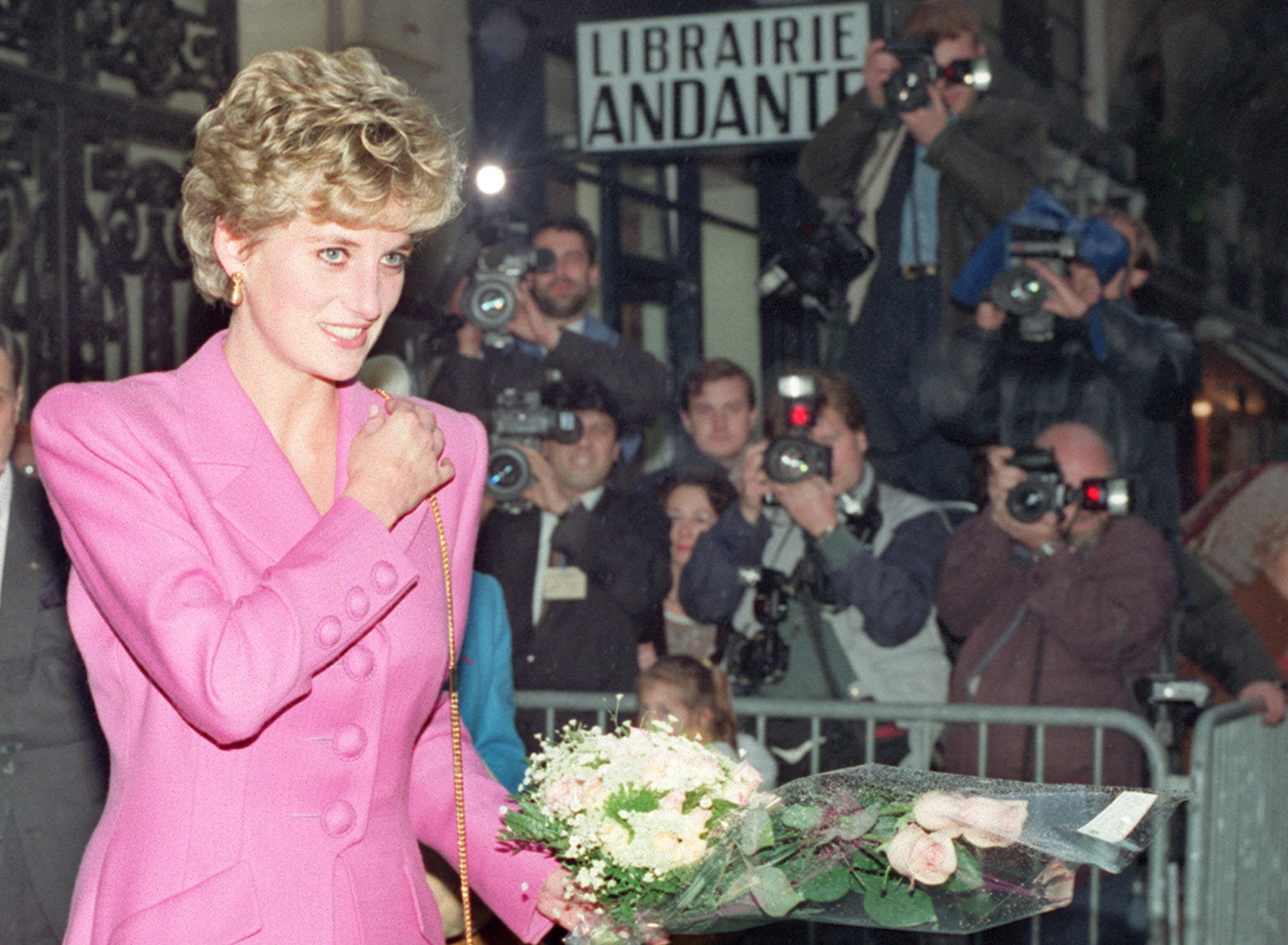 Princess diana video. Принцесса Диана в черном платье. Джордж Майкл и принцесса Диана. George Michael and Princess Diana.