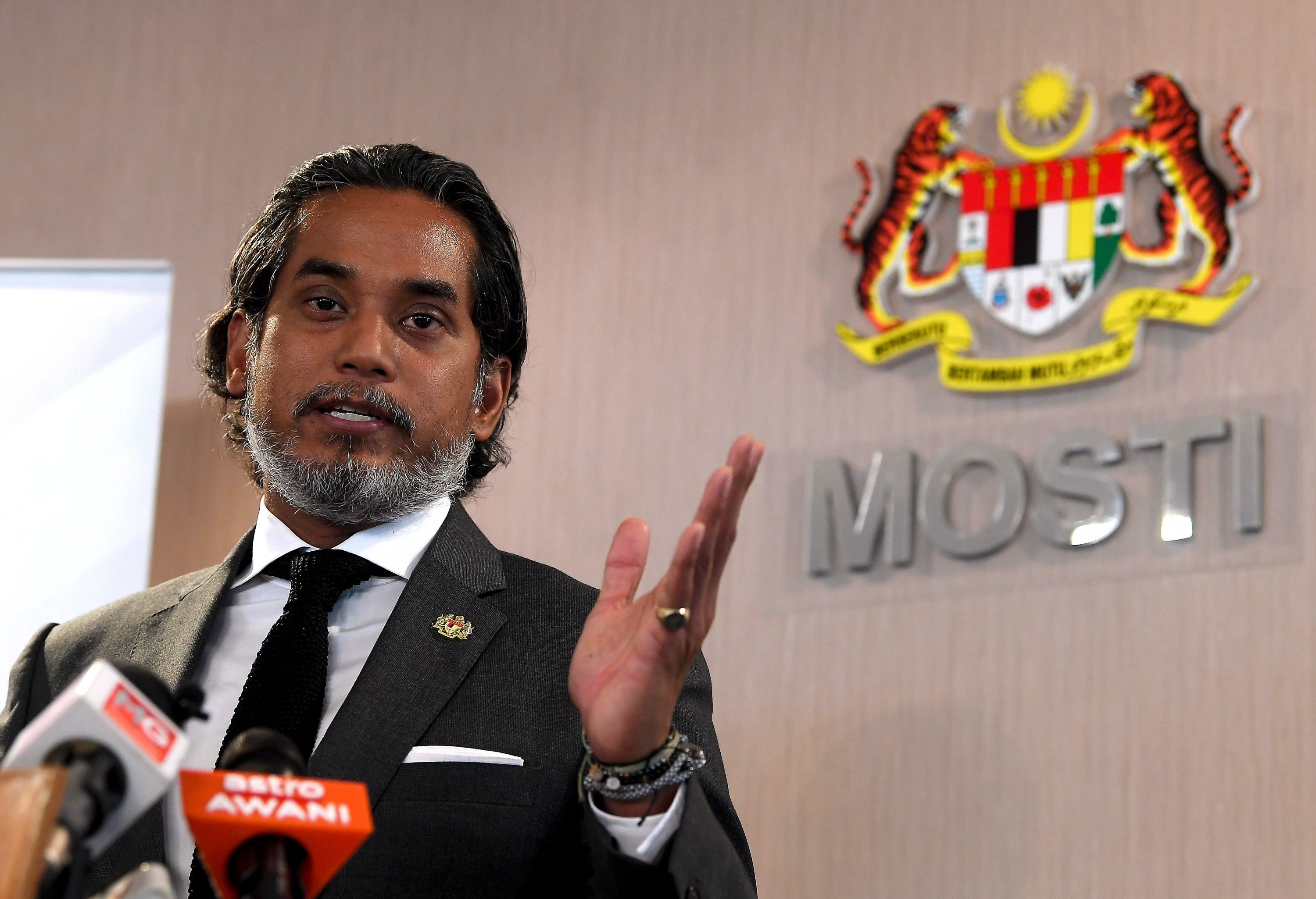 khairy-new-feature-in-mysejahtera-to-ease-vaccination-applications-for