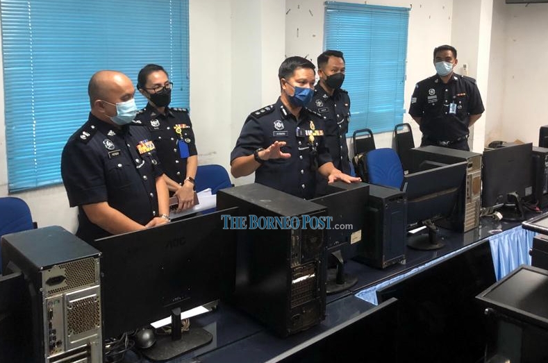 17 foreigners among 22 nabbed as cops bust gambling call centres