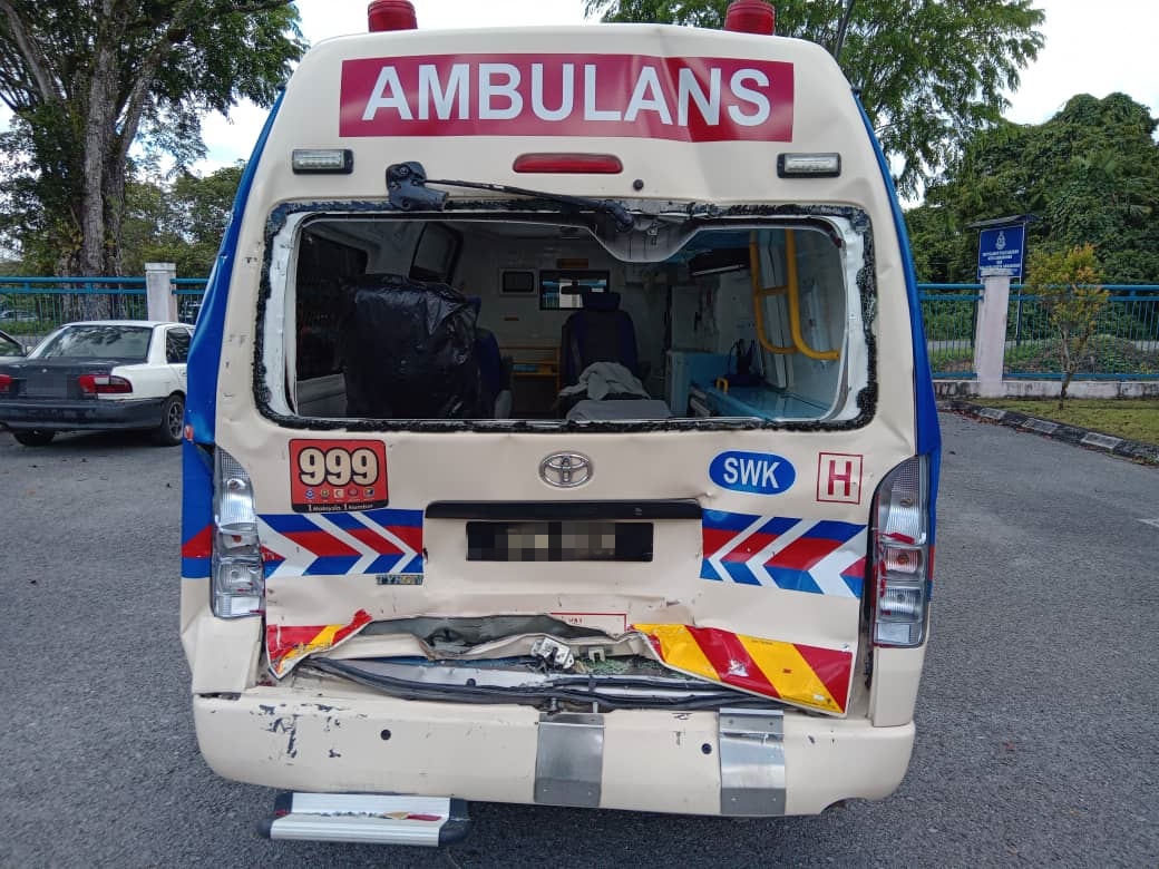 Kuching ambulance Kuching man