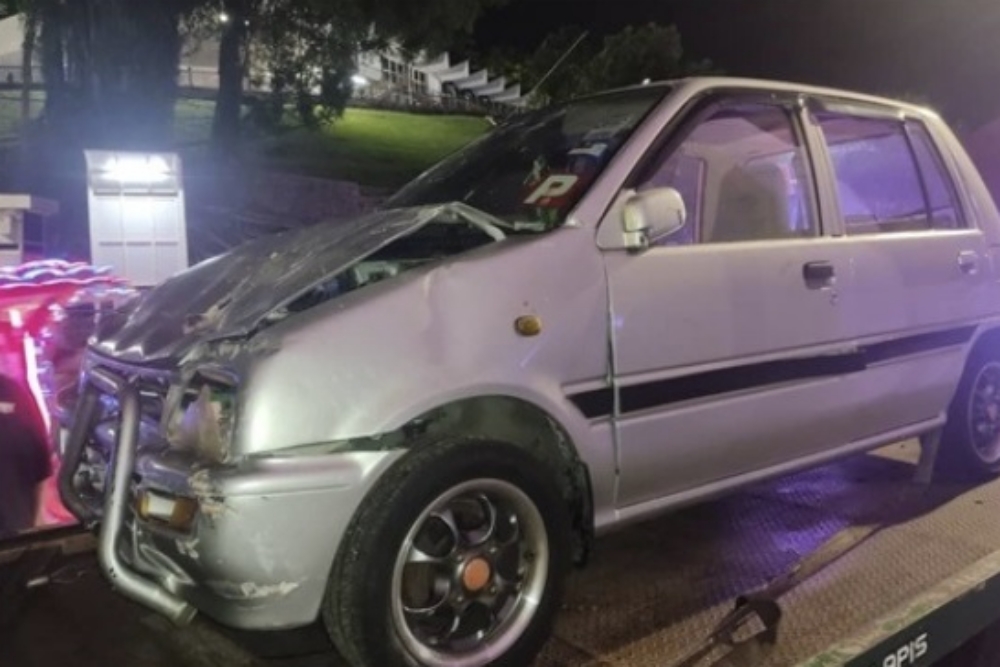 Car Crashes Into Tom Yam Restaurant In Melaka Six Hurt Including Toddler