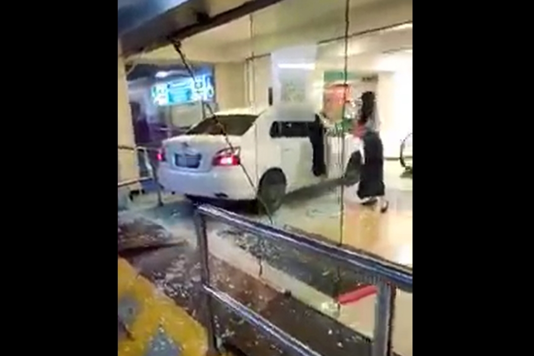 (VIDEO) Woman Unhurt After Crashing Car Into Barrier In Kuching ...