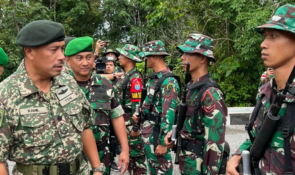 Tentara Malaysia dan Indonesia terlibat dalam latihan patroli bersama di dekat perbatasan