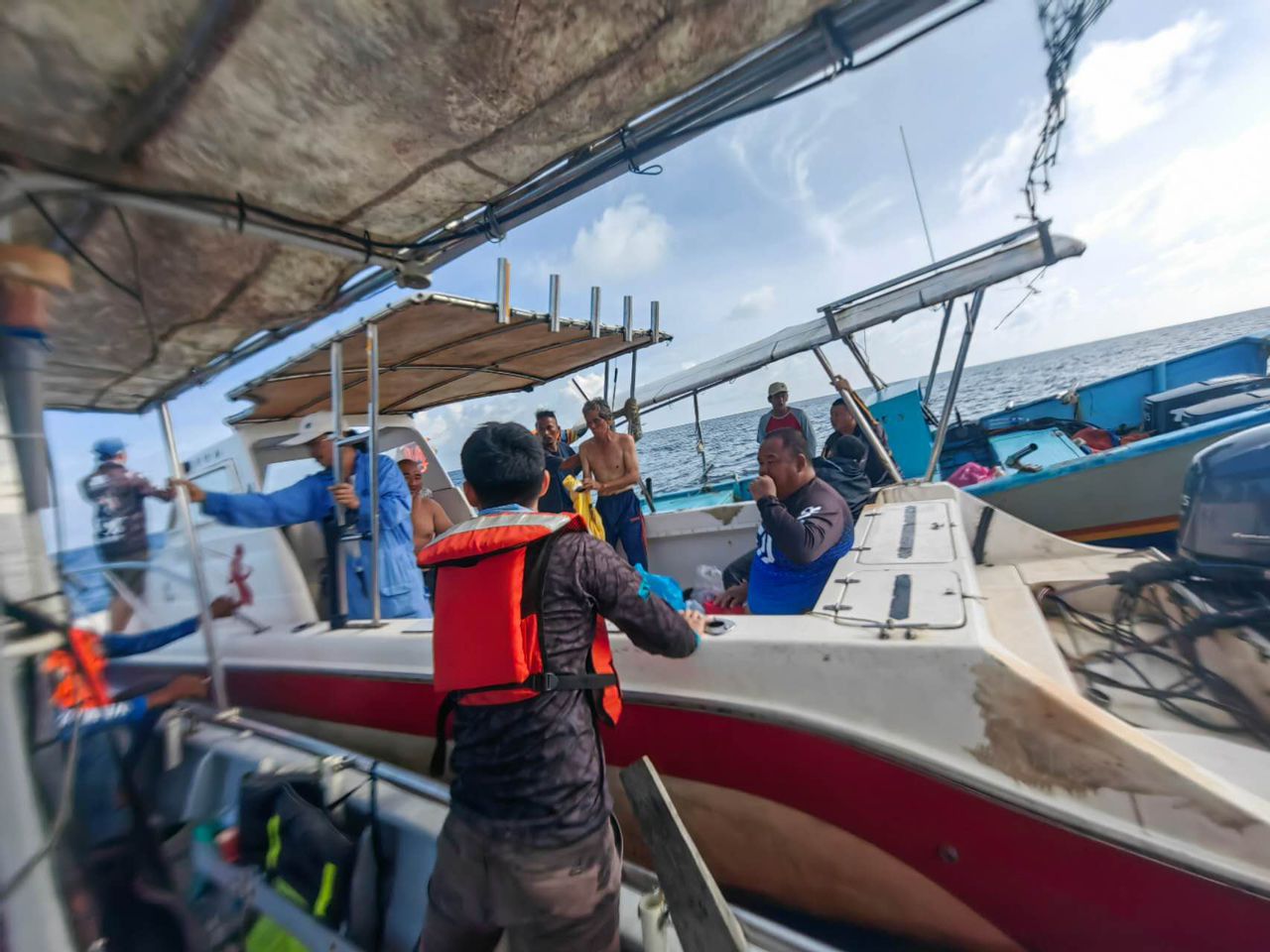 Six Men Rescued One Found Dead After Boat Capsizes Near Mukah Sar Continues For Two Men 2550