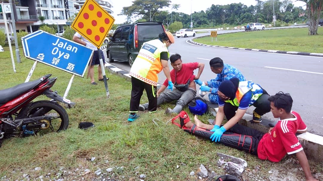 Two hurt in collision with 4WD vehicle in Sibu