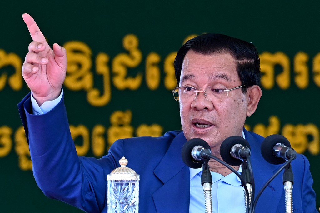 Cambodian PM Threatens To Block Facebook Access