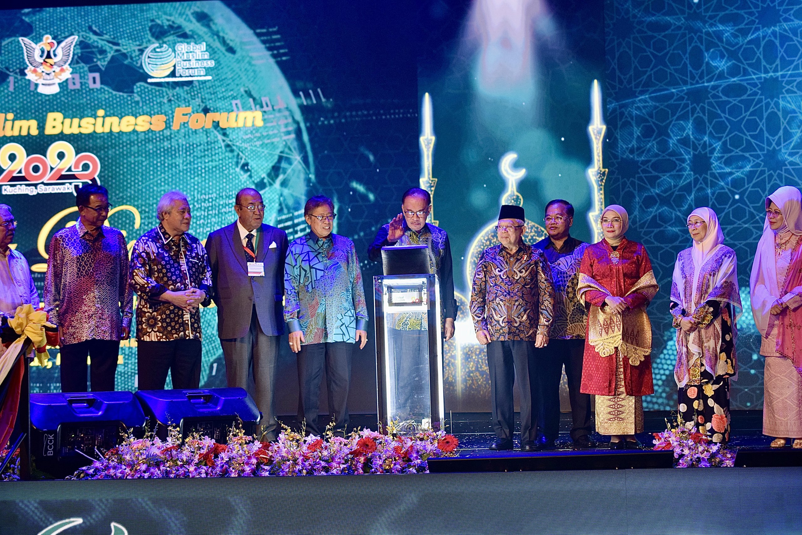 Anwar praises S’wak govt for sustainability initiatives, political stability