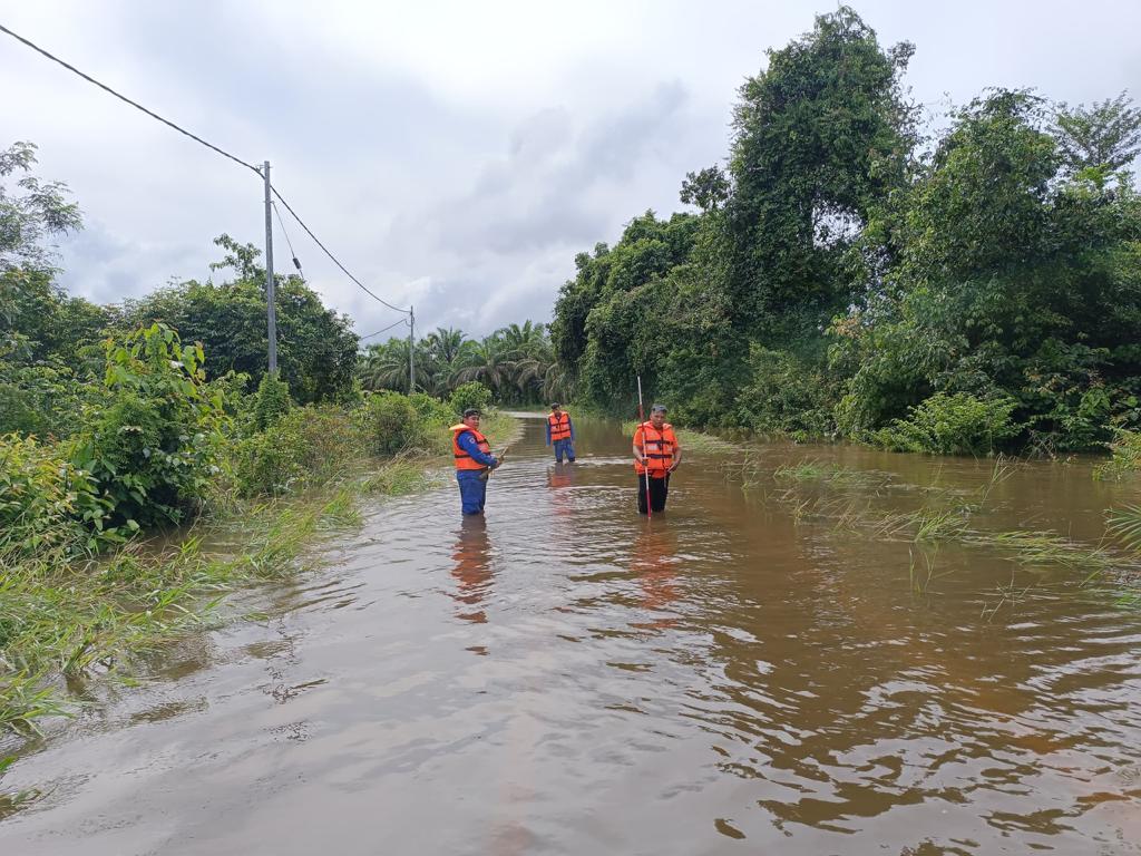 Road access to longhouse in Ulu Niah cut off due to flood