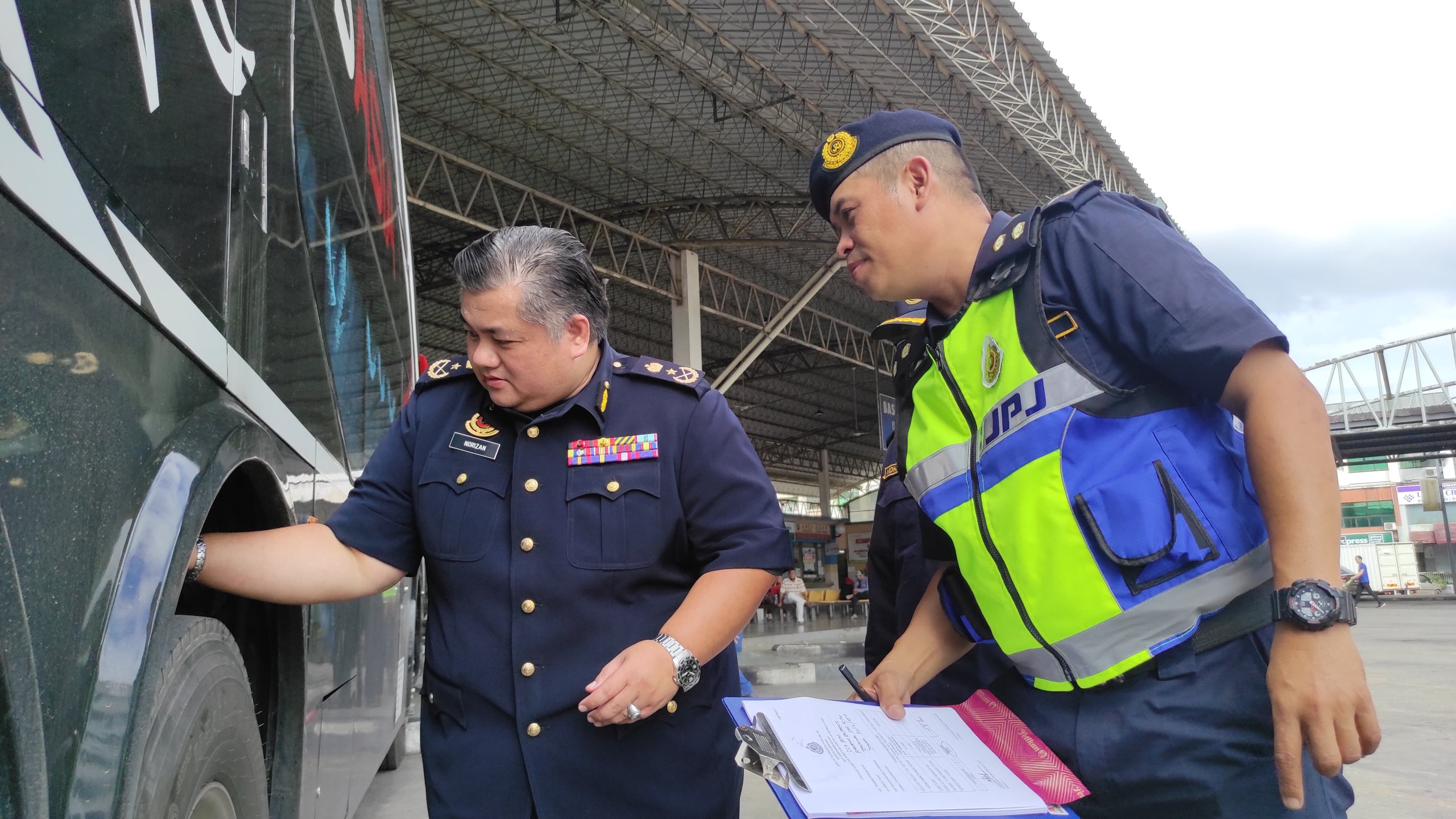 Director: S’wak JPJ inspects express buses before departure to designated destinations