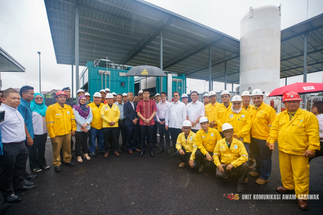 Tengku Hassanal goes on renewable energy field trip in Kuching