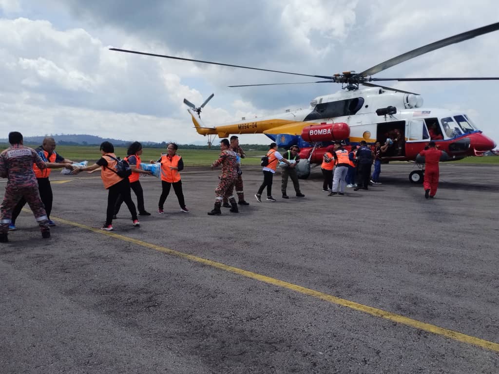 Bomba airlifts close to 4,000kg of food supply to Rh Dilang in Bintulu