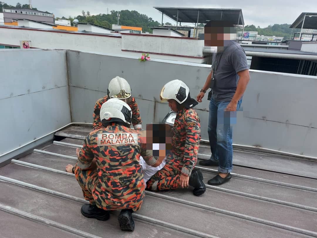 Woman persuaded off ledge of Bintulu building