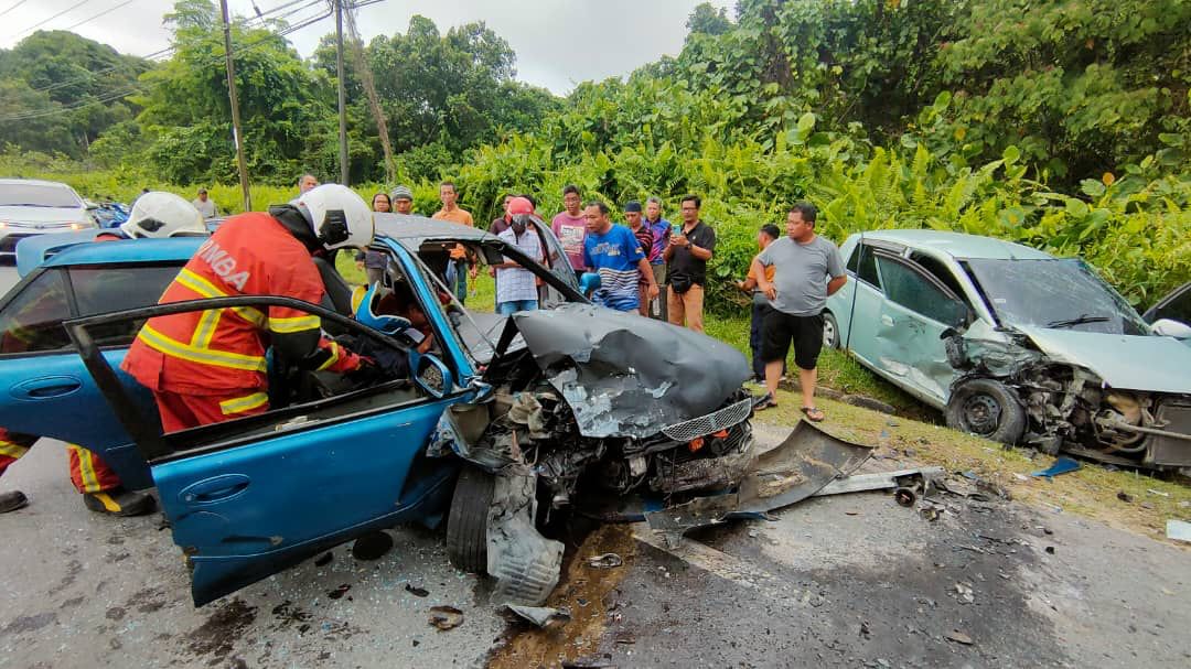 Three injured in two-car collision in Bintulu