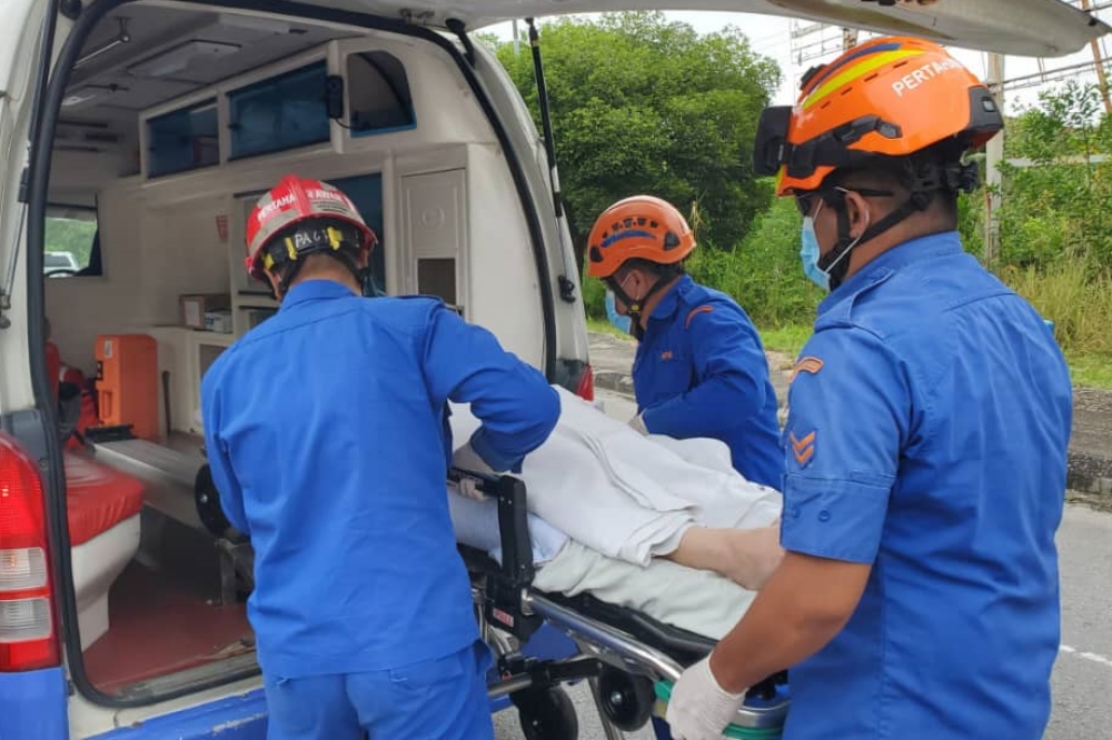 Man daughter injured in crash in Miri