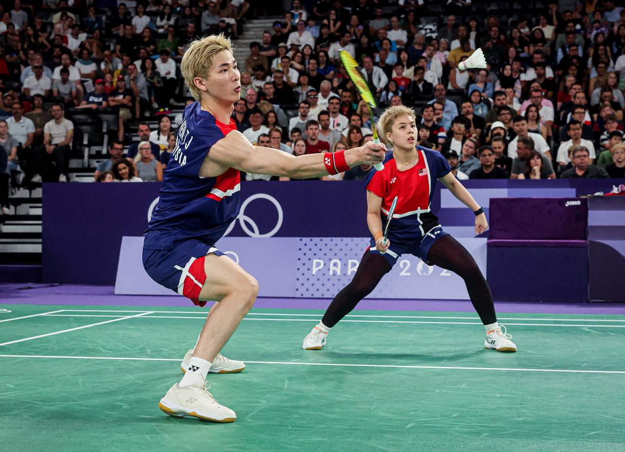 Paris 2024: Singapore shuttlers Tan Jie-Ee Wei beat Singapore for first point