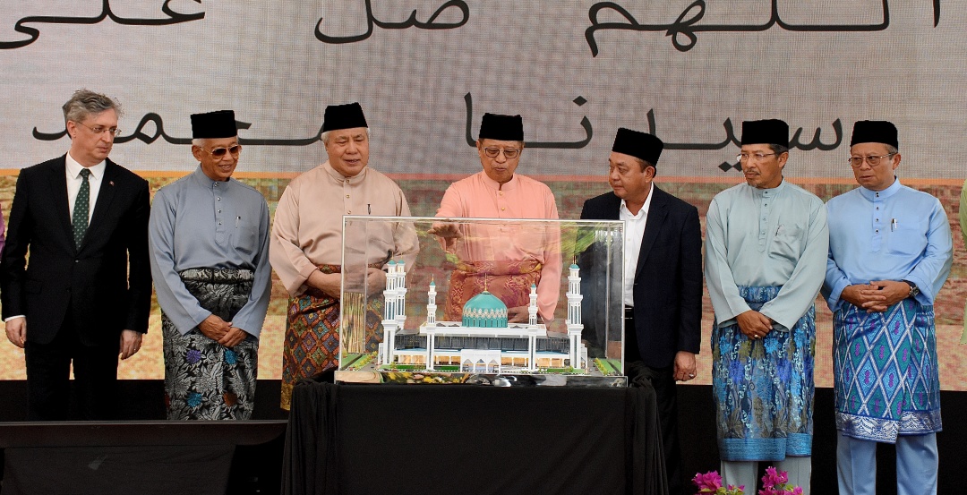 S’wak Premier inaugurates architectural model of proposed new Masjid Jamek