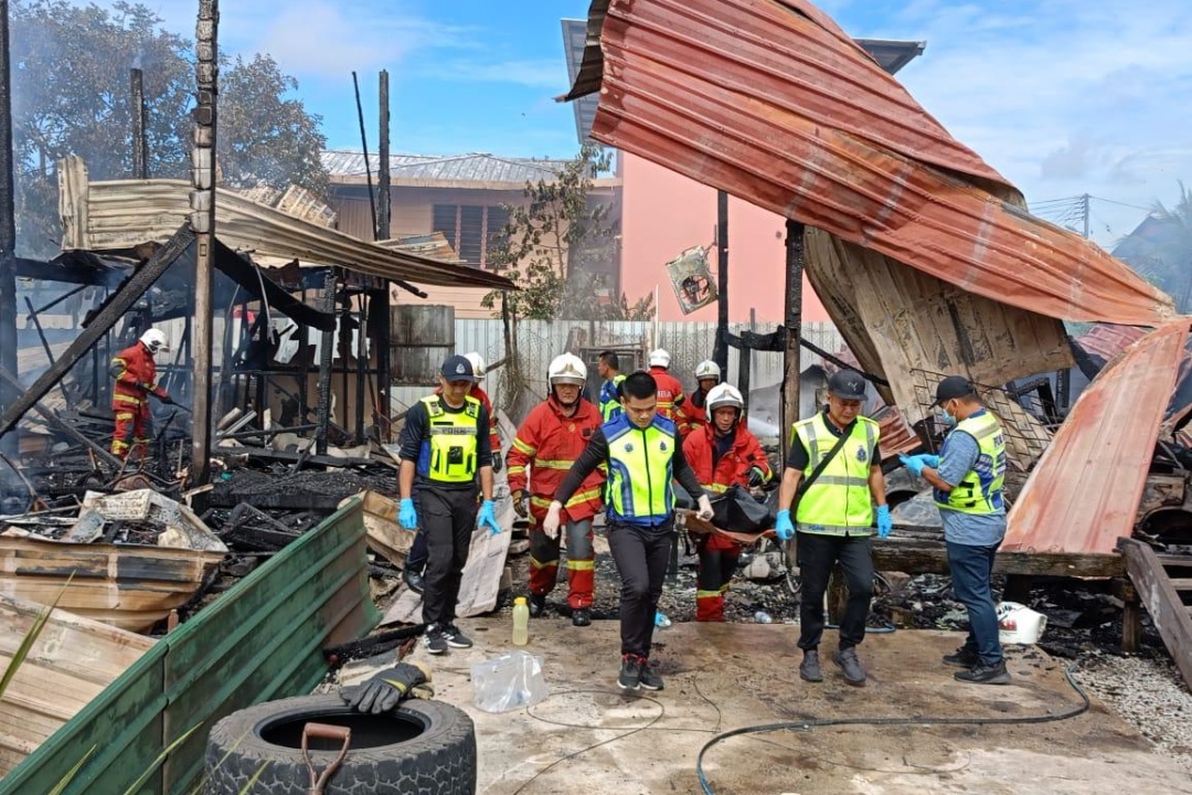 Disabled woman perishes in three-house fire in Sibu, 26 left homeless