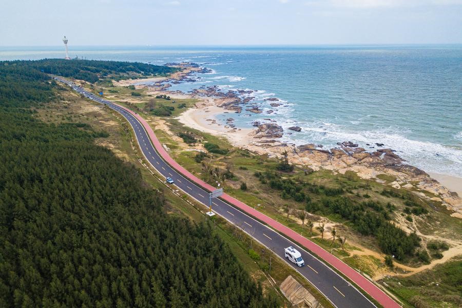 Hainan’s round-the-island highway thrives amid summer travel boom