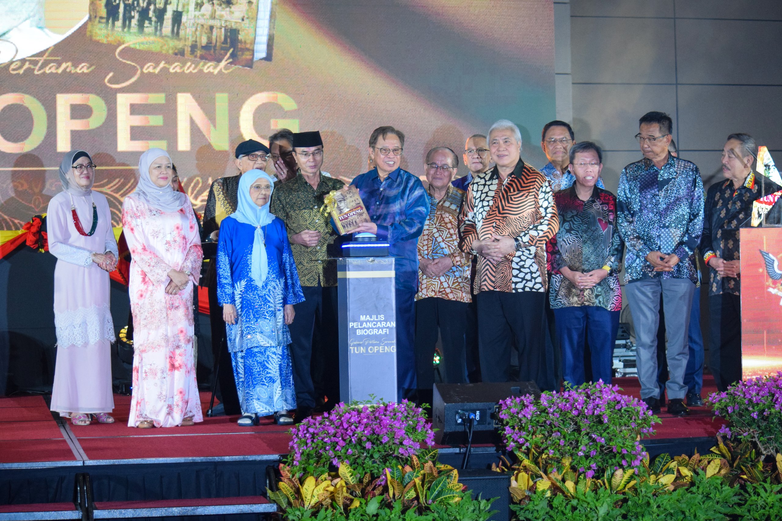 At Tun Openg’s biography launch, Abang Johari describes late father as his mentor