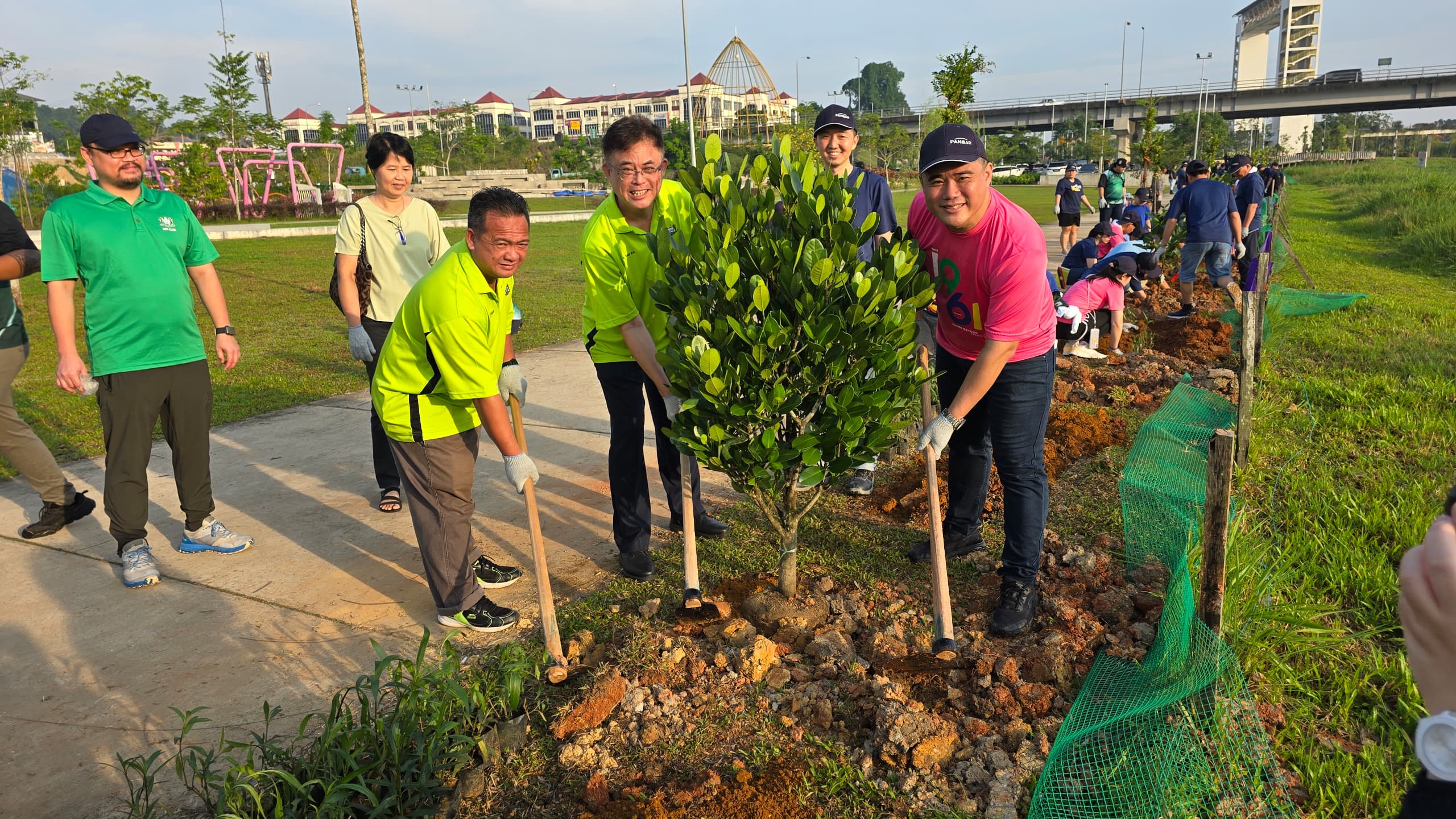 Pansar’s Malaysia Day tree-planting event involves staff, families from all over Sarawak